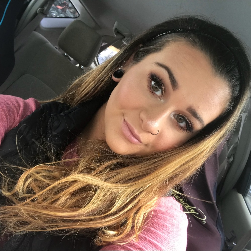 Meet your Posher, Alexandra